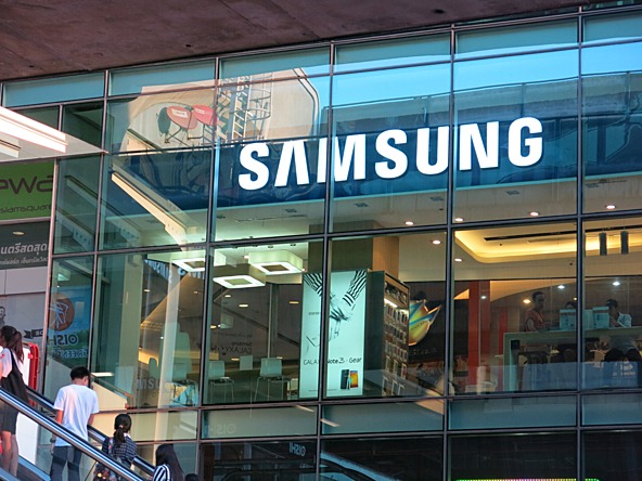 Samsung shop window_crop